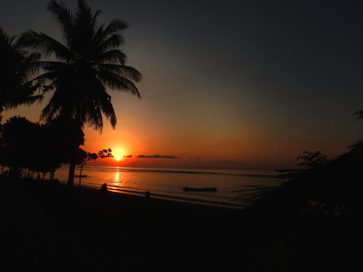 East Lombok Dive Hotel - 3 Private Rooms On The Beach With Seaview & Scuba Diving Center Labuhan Pandan Ngoại thất bức ảnh